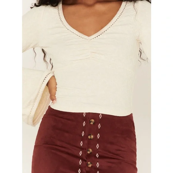 Shyanne bell sleeved top - Picture 2 of 7